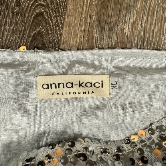 Anna-Kaci Silver Sequin plus size blouse sz:XL - Picture 2 of 6